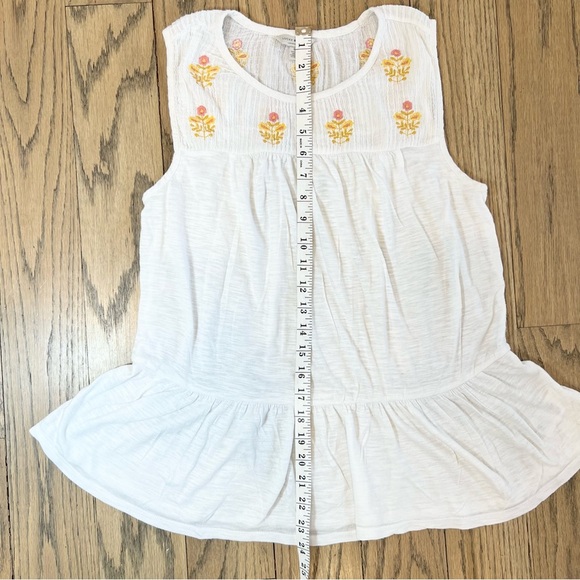 Lucky Brand Women’s White Embroidered Summer Floral Peplum Tank Top Size Medium - Picture 4 of 8
